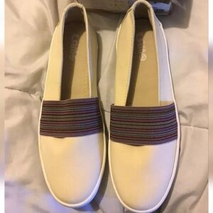 LAMO 9.5 MED NEW IN BOX Canvas Women's Comfort